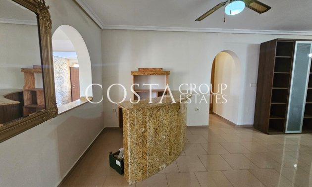 Resale - Villa -
Los Alcazares