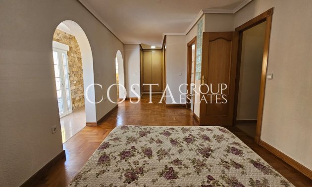 Resale - Villa -
Los Alcazares