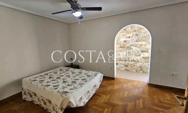 Resale - Villa -
Los Alcazares