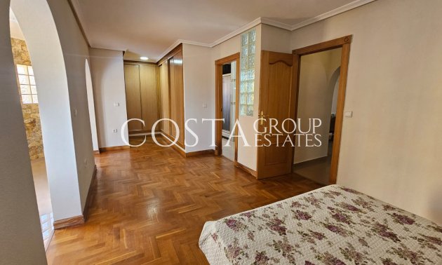 Resale - Villa -
Los Alcazares