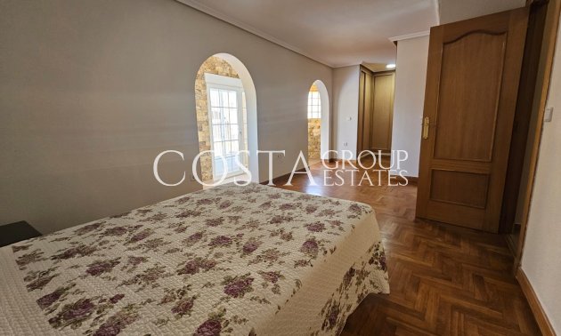 Resale - Villa -
Los Alcazares