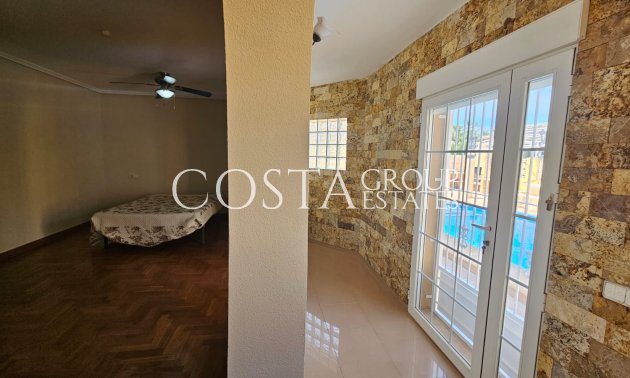 Resale - Villa -
Los Alcazares