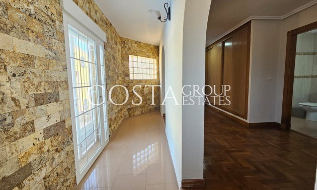 Resale - Villa -
Los Alcazares