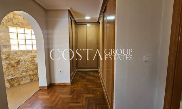 Resale - Villa -
Los Alcazares