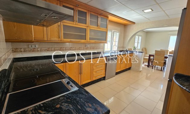 Resale - Villa -
Los Alcazares