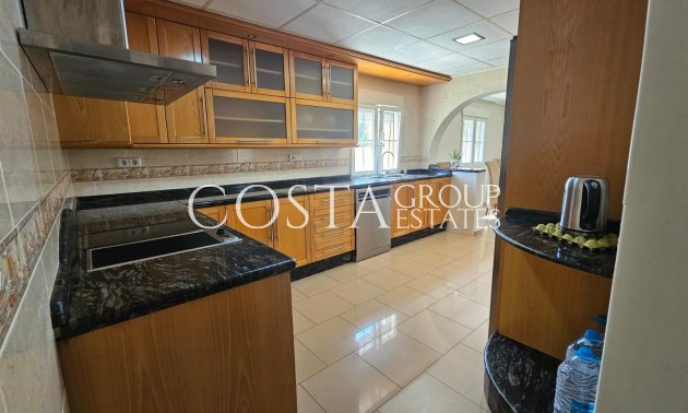 Resale - Villa -
Los Alcazares