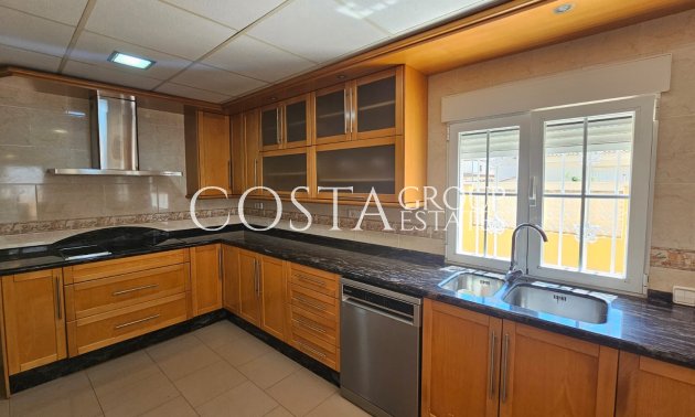 Resale - Villa -
Los Alcazares