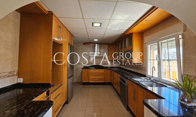 Resale - Villa -
Los Alcazares