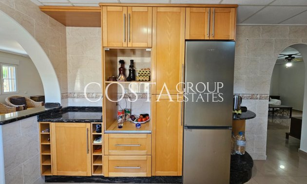 Resale - Villa -
Los Alcazares