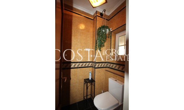 Wiederverkauf - Villa -
Torrevieja - Punta Prima