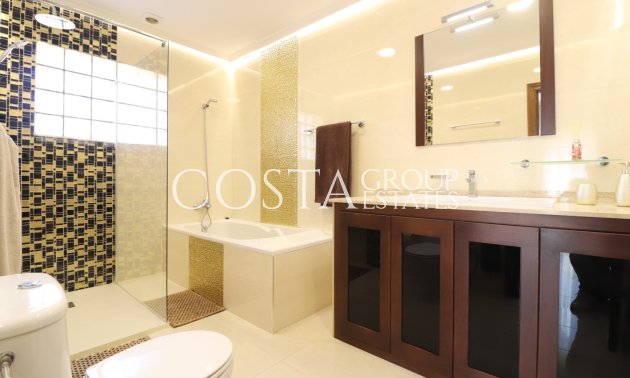 Odsprzedaż - Willa -
La Marina - La Escuera