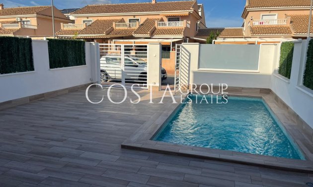 Resale - Villa -
Los Alcazares