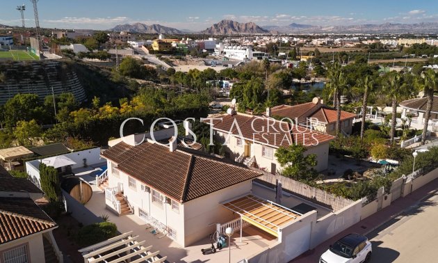 Odsprzedaż - Willa -
Benijofar