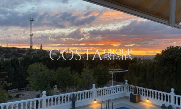 Odsprzedaż - Willa -
Benijofar