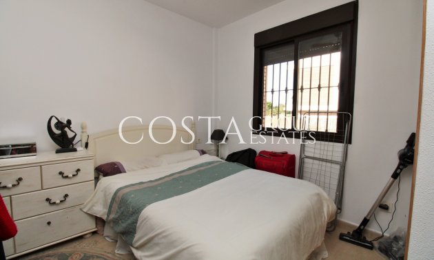 Wiederverkauf - Villa -
Villamartín - PAU 8