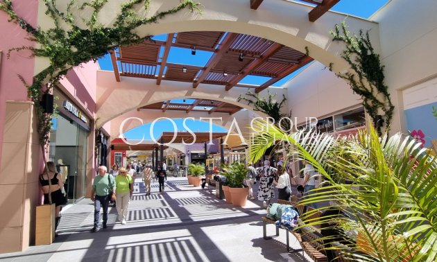 Wiederverkauf - Villa -
Villamartín - PAU 8