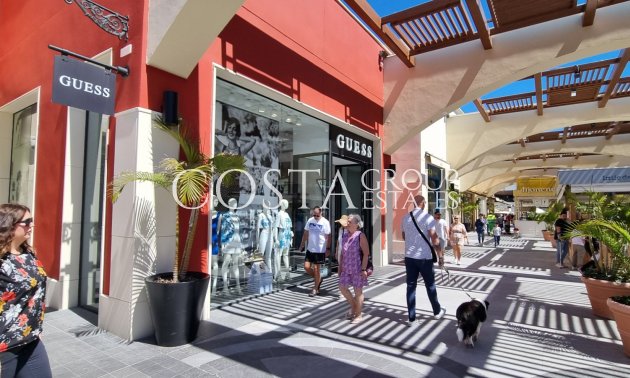 Wiederverkauf - Villa -
Villamartín - PAU 8