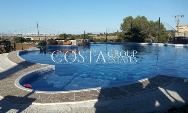 Resale - Villa -
Torrevieja - Los Balcones