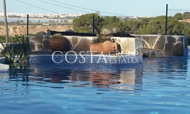 Resale - Villa -
Torrevieja - Los Balcones