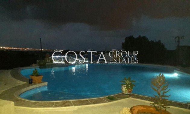 Resale - Villa -
Torrevieja - Los Balcones