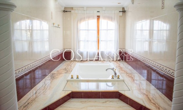 Odsprzedaż - Willa -
Crevillente