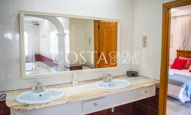 Odsprzedaż - Willa -
Crevillente