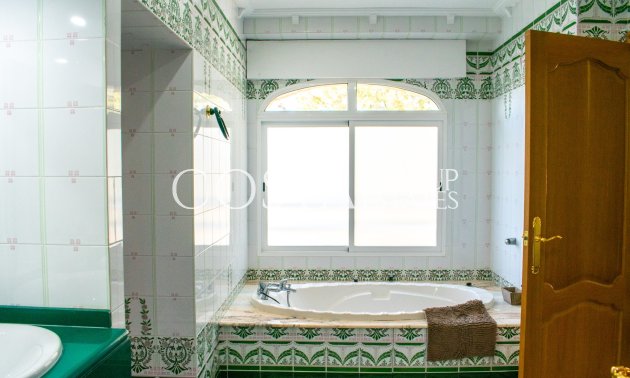 Odsprzedaż - Willa -
Crevillente