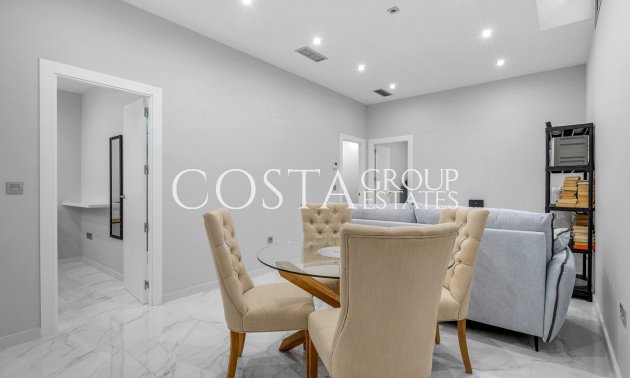 Herverkoop - Villa -
Orihuela Costa - Villamartín