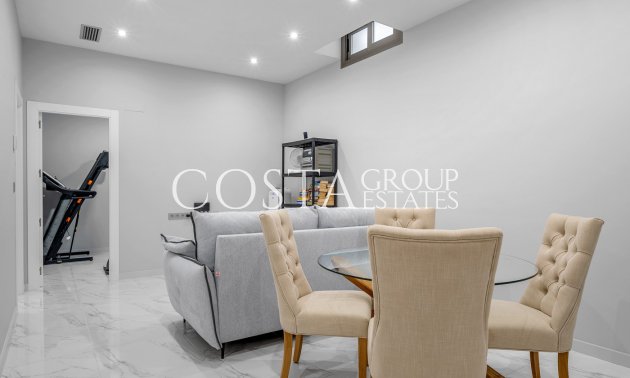 Herverkoop - Villa -
Orihuela Costa - Villamartín