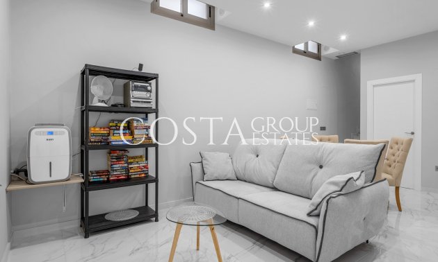 Herverkoop - Villa -
Orihuela Costa - Villamartín