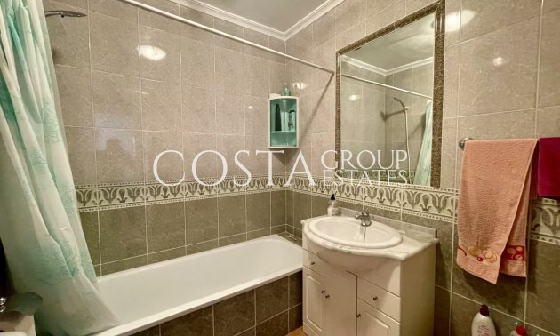 Resale - House -
Pilar de la Horadada