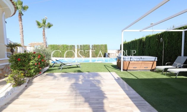 Herverkoop - Villa -
Ciudad Quesada