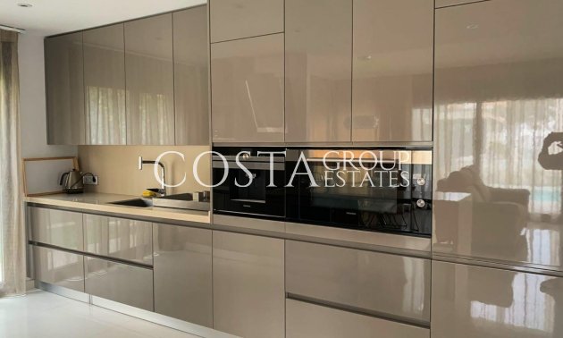 Herverkoop - Villa -
Orihuela Costa - Campoamor