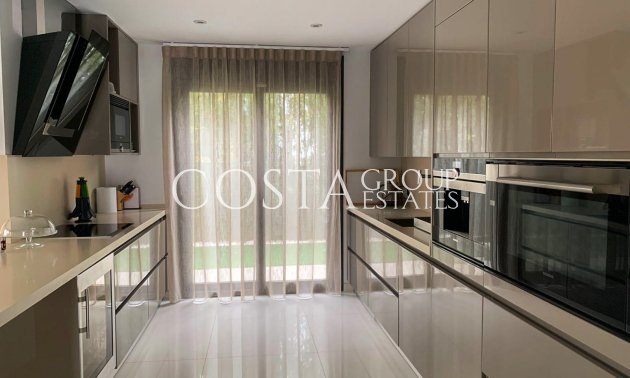 Herverkoop - Villa -
Orihuela Costa - Campoamor