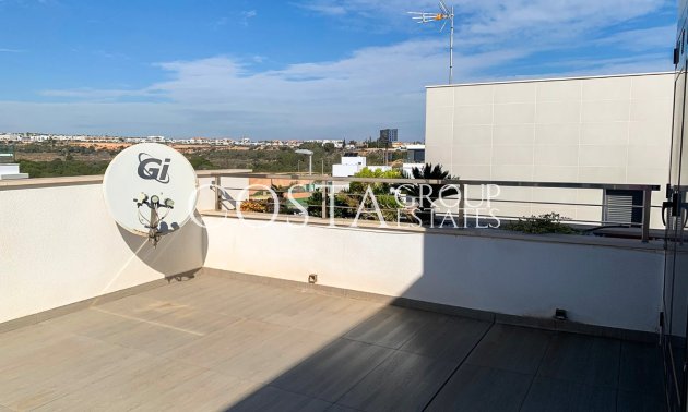 Herverkoop - Villa -
Orihuela Costa - Campoamor