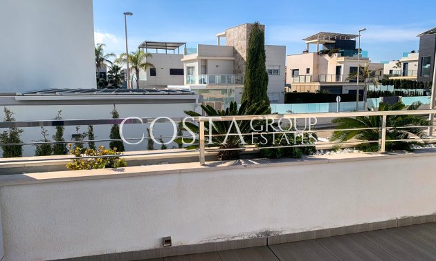 Herverkoop - Villa -
Orihuela Costa - Campoamor