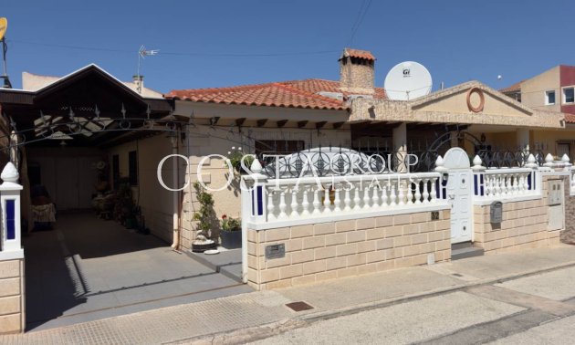 Herverkoop - Villa -
Benijofar