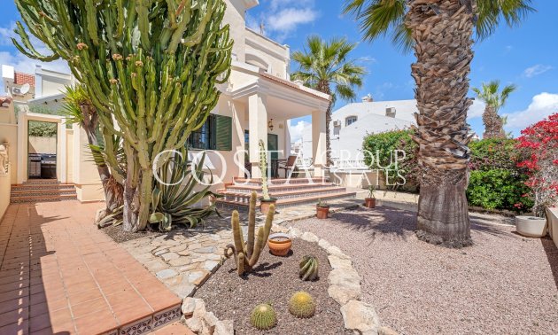 Herverkoop - Villa -
Orihuela Costa - Los Dolses