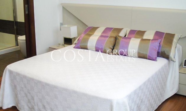 Resale - Villa -
Orihuela Costa - Mil Palmeras