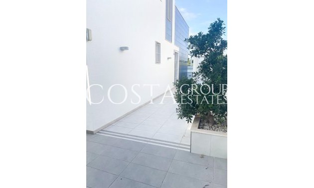 Resale - Villa -
Orihuela Costa - Mil Palmeras