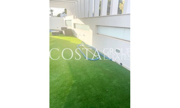 Resale - Villa -
Orihuela Costa - Mil Palmeras