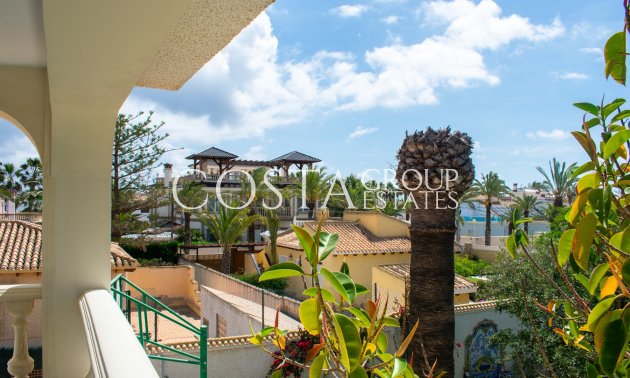 Resale - Villa -
Orihuela Costa - MUY CERCA DE LA PLAYA