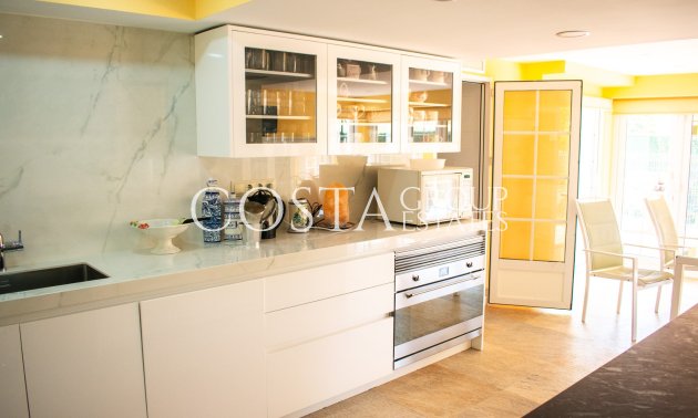 Resale - Villa -
Orihuela Costa - MUY CERCA DE LA PLAYA