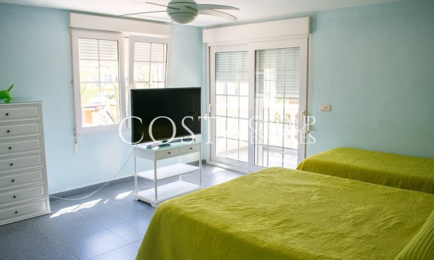 Resale - Villa -
Orihuela Costa - MUY CERCA DE LA PLAYA