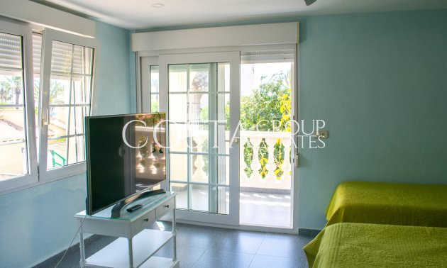 Resale - Villa -
Orihuela Costa - MUY CERCA DE LA PLAYA