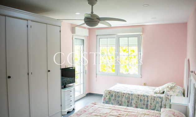 Resale - Villa -
Orihuela Costa - MUY CERCA DE LA PLAYA