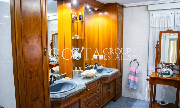 Resale - Villa -
Orihuela Costa - MUY CERCA DE LA PLAYA