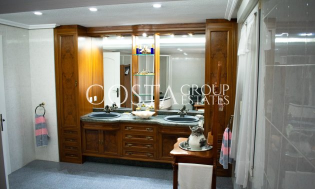 Resale - Villa -
Orihuela Costa - MUY CERCA DE LA PLAYA