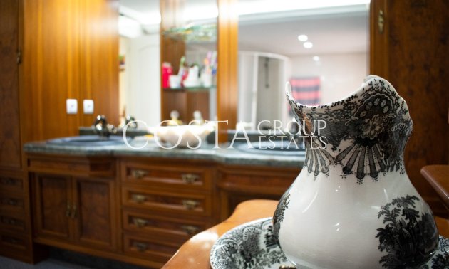 Resale - Villa -
Orihuela Costa - MUY CERCA DE LA PLAYA