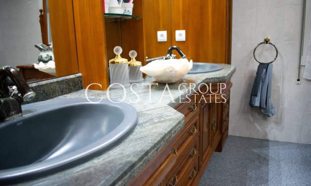 Resale - Villa -
Orihuela Costa - MUY CERCA DE LA PLAYA